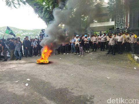 Mahasiswa demo tuntut Mendag RI dicopot