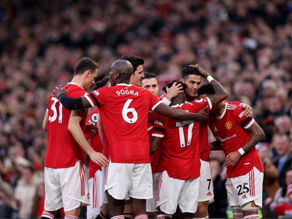 Manchester United Berburu Striker Baru