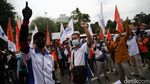 Minyak Goreng Mahal, Manusia Silver Protes di Depan Kantor Mendag