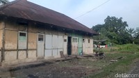 Sayangnya, Kompi TNI yang sudah tidak terawat dan dihuni oleh warga. (Ferdi Almunanda/detikcom)