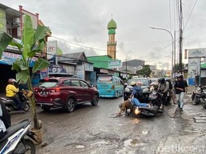 Tambal Sulam Jalan Antang Tak Berefek, Tetap Lubang-Tiap Hari Pemotor Celaka