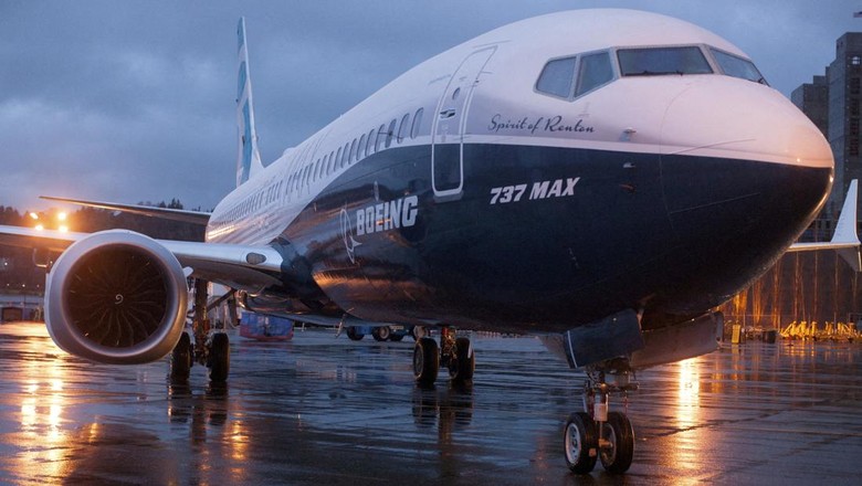 Penampakan Boeing 737-800 yang Hancur Setelah Jatuh di Pegunungan China FILE PHOTO: A Boeing 737 MAX 8 sits outside a hangar during a media tour of the Boeing 737 MAX at the Boeing plant in Renton, Washington December 8, 2015. REUTERS/Matt Mills McKnight/File Photo