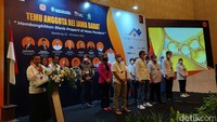 Seperti diketahui, kebutuhan rumah di Jawa Barat salah satunya di Kota Bandung masih tinggi. Catatan REI, kebutuhan rumah di Jawa Barat hampir 3,5 juta bahkan sampai 5 juta.