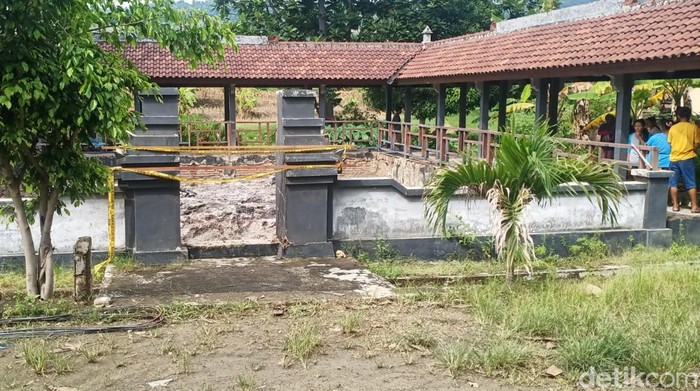 Petilasan Empu Supo Tuban yang ditutup sementara setelah temuan jenazah ibu dan anak saat ritual panen padi.