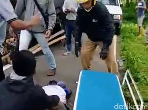 pikap terbalik tewaskan 5 orang di bondowoso