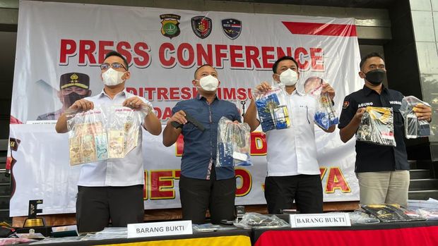 Polda Metro Jaya merilis kasus penipuan investasi robot trading Fahrenheit Polda Metro Jaya merilis kasus penipuan investasi robot trading Fahrenheit