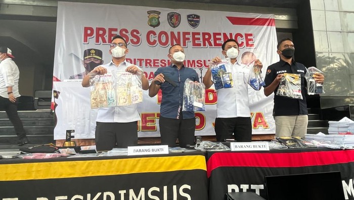 Polda Metro Jaya merilis kasus penipuan investasi robot trading Fahrenheit