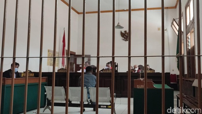 Pria pembuat brand lokal KW divonis dua tahun penjara