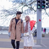 Gosip Ria Ricis hamil bukan isapan jempol belaka. Meski baby bump-nya sempat ditutupi, kini Ria Ricis mengakui kehamilannya. Foto: dok. Instagram/@riaricis1795