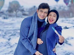 Foto Ria Ricis Sembunyikan Baby Bump, Kini Umumkan Kehamilan