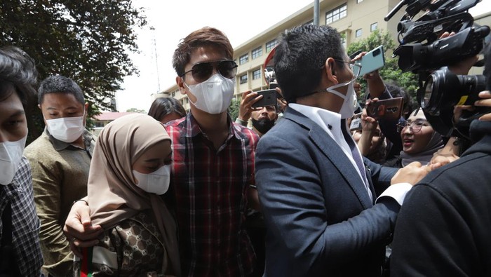 Rizky Billar dan Lesti Kejora Rizky Billar dan Lesti Kejora ke Bareskrim.
