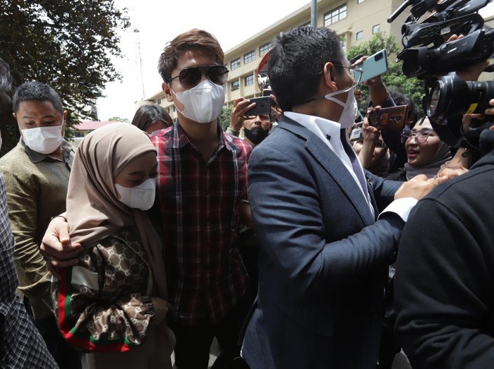 Rizky Billar dan Lesti Kejora ke Bareskrim.