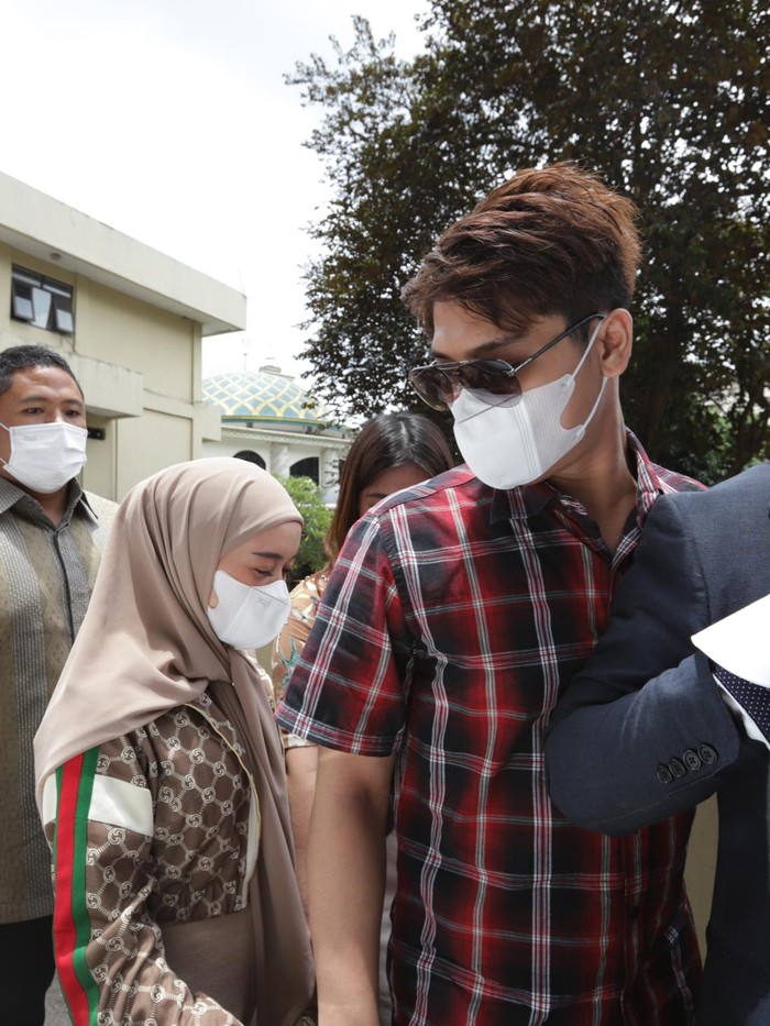 Rizky Billar dan Lesti Kejora Rizky Billar dan Lesti Kejora ke Bareskrim.