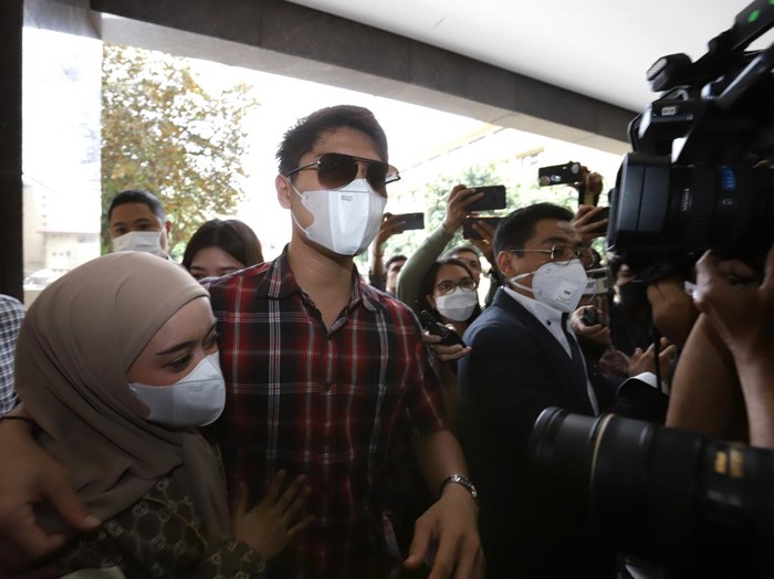 Rizky Billar dan Lesti Kejora ke Bareskrim.