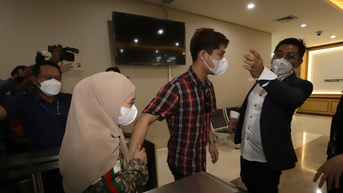 Rizky Billar dan Lesti Kejora Rizky Billar dan Lesti Kejora ke Bareskrim.
