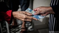 Harga minyak goreng ini dijual Rp 35.000 per 2 liter. Lebih murah sekitar Rp 13.000 dari harga pasar.    