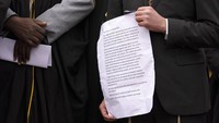 Dalam aksinya para pemuka agama itu membawa surat yang ditujukan kepada  Patriark Kirill dari Moskow untuk ditempel di dinding Gereja Rusia yang berada di kawasan Yerusalem.