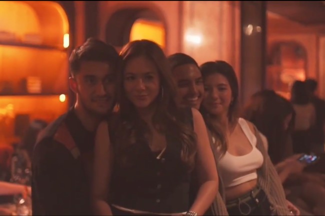 Pesta ulang tahun pebasket tersebut tampak ramai dihadiri oleh beberapa kalangan artis dan kerabatnya. Dalam foto ini, Sabda Ahessa tampak mesra dengan Wulan saat berfoto bersama anak Wulan Guritno, Shaloom Razade. Foto: Instagram