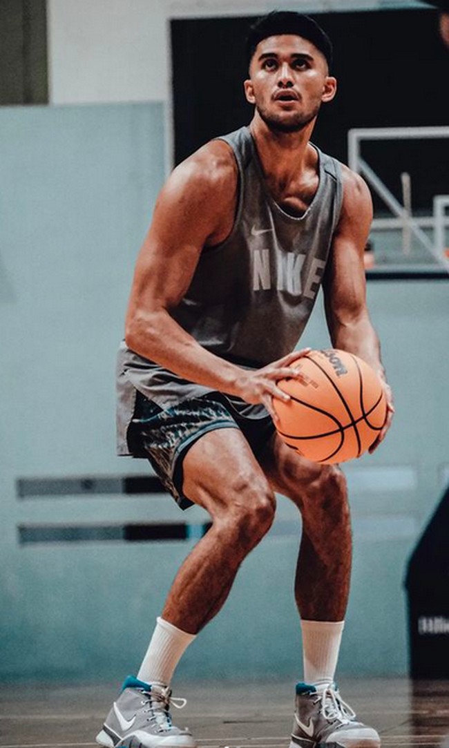 Sabda Ahessa diketahui berkuliah di University of Notre Dame, Sydney, Australia, untuk mendalami ilmu politik. Namun, hobinya bermain basket membuat dia menjadi atlet olahraga tersebut. Inilah aksi Sabda saat bermain basket. (Foto: Instagram/@sabdaahessa)
