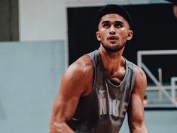 8 Gaya Sabda Ahessa, Putra Mendiang Sys NS yang Mesra dengan Wulan Guritno