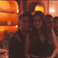 Sabda Ahessa dan Wulan Guritno dikabarkan sebagai sepasang kekasih setelah keduanya tampil mesra di acara ulang tahun Sabda baru-baru ini. Mereka pun bergaya kompak dalam balutan busana serba hitam. (Foto: Instagram)