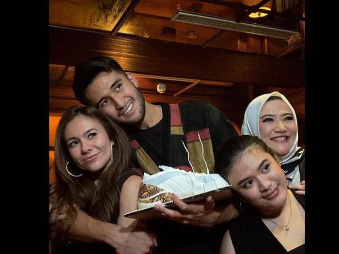 Sabda Ahessa dan Wulan Guritno