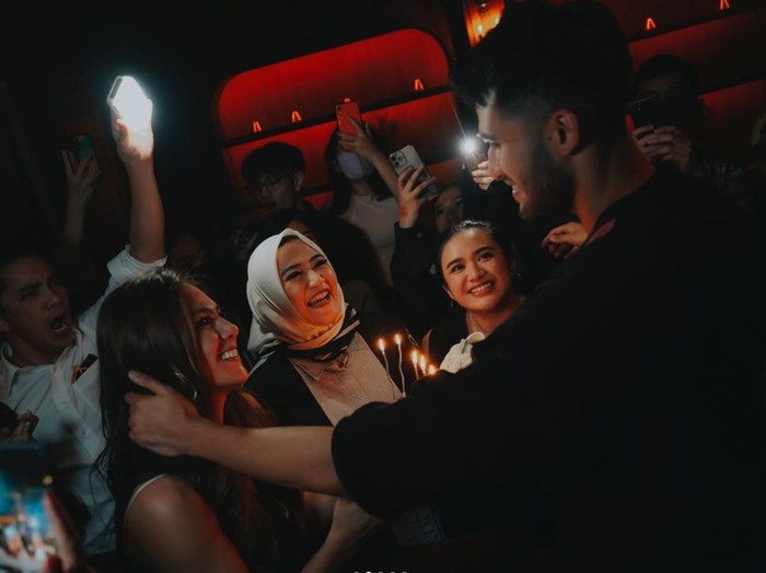Sabda Ahessa Sabda Ahessa dan Wulan Guritno