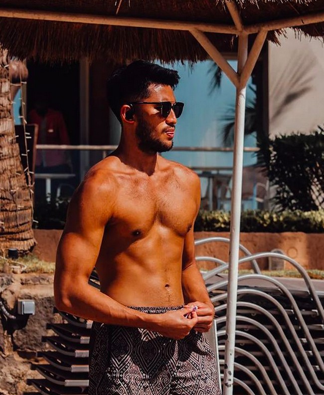 Sada sempat menggunggah foto penampilannya saat liburan. Ia hanya mengenakan celana pendek. Tubuhnya yang atletis pun terekspos. (Foto: Instagram/@sabdaahessa)