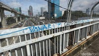 JPO di Jalan Gatot Subroto ini kondisinya tidak terawat.  