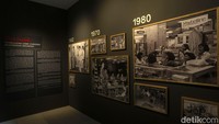 Selain menonjolkan produk-produk UMKM Sarinah yang baru juga memajang sejarah sejak 1962 hingga 2022.