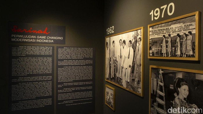 Pusat perbelanjaan Sarinah di Jalan MH Thamrin, Jakarta, kembali dibuka. Kini pengunjung bisa melihat foto-foto sejarah Sarinah hingga relief peninggalan Soekarno.