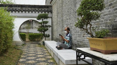 Sejenak di Taman Kota Hong Kong Saat Badai Omicron Mulai Menurun