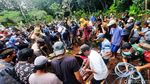 Suasana Haru Selimuti Pemakaman Bidan Sweetha dan Anaknya