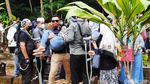 Suasana Haru Selimuti Pemakaman Bidan Sweetha dan Anaknya