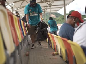 Curhat Pembersih MotoGP Mandalika Viral, Kenapa Sulit Disiplin Buang Sampah?