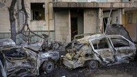 Rusia terus melancarkan serangan demi serangan di ibu kota Kiev untuk menekan posisi militer Ukraina. (AP/Vadim Ghirda)  