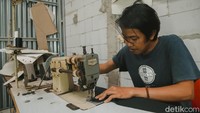 Kursi buatan Hadi Sudjarwo sudah tersebar di kota kota besar Indonesia.