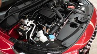 Bicara spesifikasi mesinnya Honda HR-V tipe RS dibekali kapasitas mesin 1.5L VTec Turbo yang bisa memuntahkan tenaga 177 PS di 6.000 rpm, dan torsi 240 Nm pada 4.500 rpm. Sedangkan trim di bawahnya menggunakan 1.5L i-VTec DOHC dengan klaim tenaga 121 PS di 6.800 rpm, dan torsi 145 Nm. Semua varian menggunakan transmisi CVT. Foto: Honda Prospect Motor