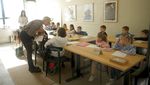 Relawan Buka Sekolah untuk Anak-anak Pengungsi Ukraina