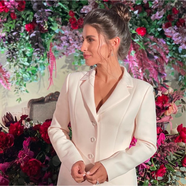 Adalah Anastasia Kotvitska, seorang model yang menikahi konglomerat dan politisi Ukraina. Ia disebut membawa uang $29 juta atau Rp 415 miliaran saat berusaha keluar dari negaranya lewat perbatasan pengungsi.Foto: Facebook Anastasia Kotvitska