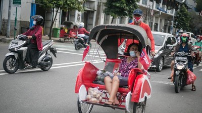 Asyik, Puluhan Becak di Pasar Gede Solo Makin Berwarna