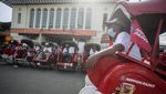 Asyik, Puluhan Becak di Pasar Gede Solo Makin Berwarna