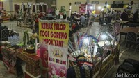 Peserta pameran menyajikan makanan khas dari daerahnya masing-masing. Orisinil.