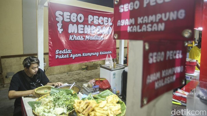 Berburu Jajanan Khas Nusantara di Pameran Inacraft Pameran International Handicraft Trade (Inacraft) 2022 kembali dibuka usai vakum selama dua tahun akibat pandemi. Bukan hanya pakaian, pameran ini juga menghadirkan jajanan khas Nusantara, Rabu, 23/3/2022.