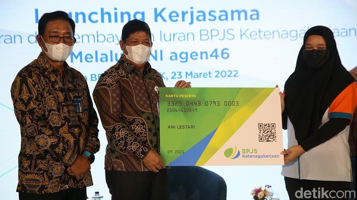 BPJS Ketenagakerjaan (BPJAMSOSTEK) menjalin kerja sama dengan PT Bank Negara Indonesia Tbk (BNI) dengan memanfaatkan BNI Agen46 dalam pelayanan pendaftaran dan pembayaran iuran BPJS Ketenagakerjaan, Rabu, 23/3/2022.