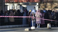 Kementerian Pendidikan Afghanistan di bawah Taliban menyatakan sekolah-sekolah akan dibuka kembali mulai Rabu (23/3), di beberapa provinsi termasuk ibu kota Kabul. Namun bagi anak-anak perempuan di wilayah Kandahar, jantung spiritual Taliban, belum dibuka hingga bulan depan. Tidak dijelaskan lebih lanjut alasannya. (AP Photo/Hussein Malla).