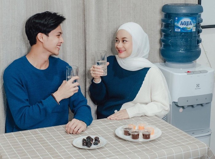 Dinda Hauw Dinda Hauw