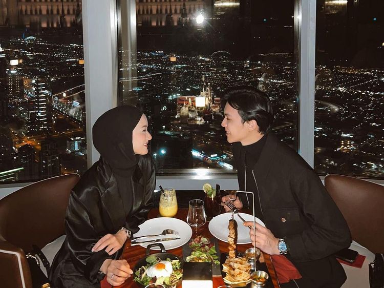 Romantisnya Dinda Hauw dan Rey Mbayang saat Makan Malam Berdua