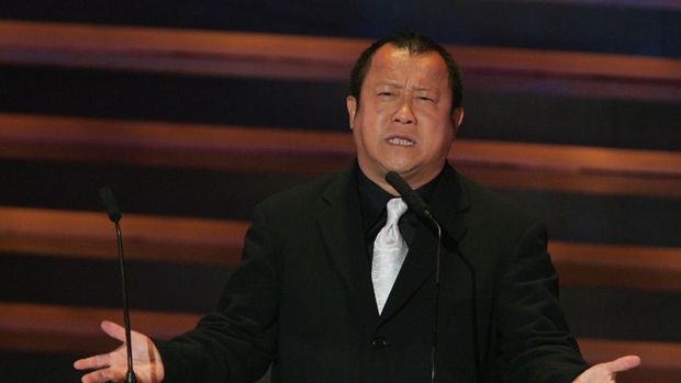 HONG KONG, CHINA - MARCH 27: (CHINA OUT) Hong Kong actor Eric Tsang attends the 24th Hong Kong Film Award Presentation Ceremony on March 27, 2005 in Hong Kong, China.  (Photo by China Photos/Getty Images)