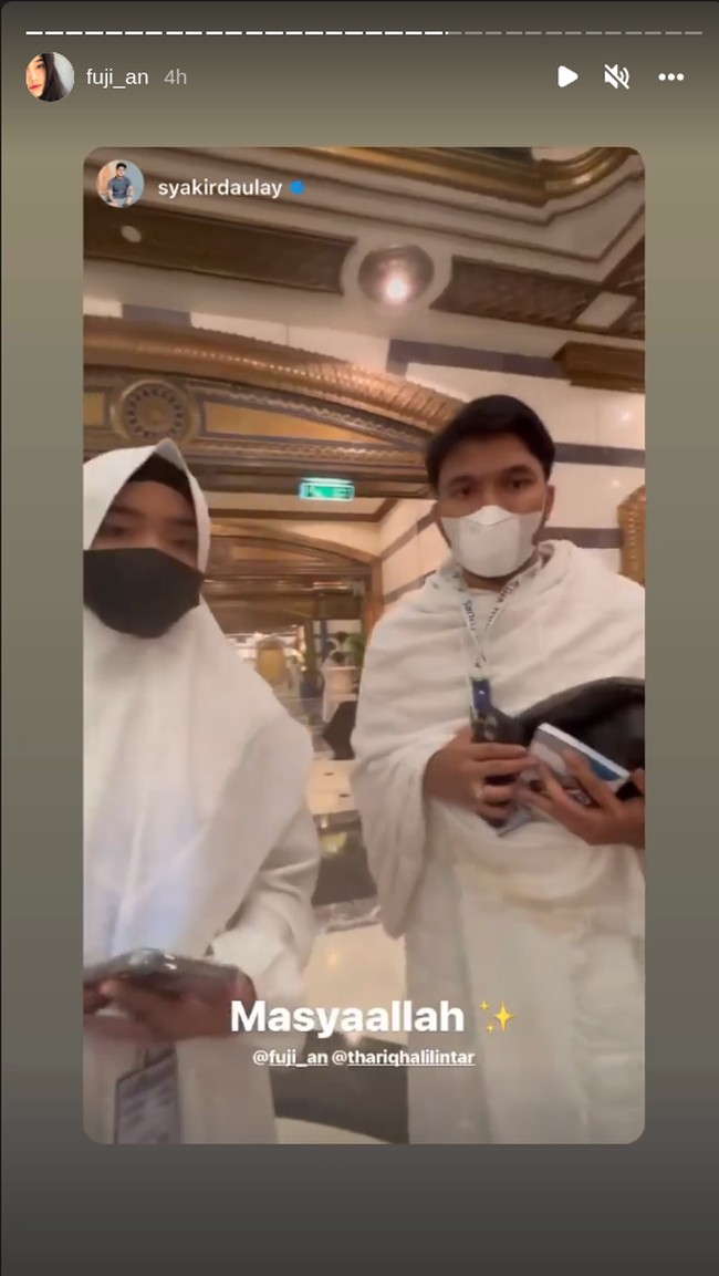 Adik kandung Bibi Andriansyah, Fujianti Utami Putri mengunggah kegiatannya lewat Instagram pribadinya selama beribadah di Tanah Suci. Fuji saat ini tengah menunaikan ibadah umrah bersama kekasihnya Thariq Halilintar. Foto: Dok. Instagram @fuji_an.